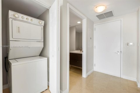 Condominio en venta en Hallandale Beach, Florida, 1 dormitorio, 85.47 m2 № 1864969 - foto 7