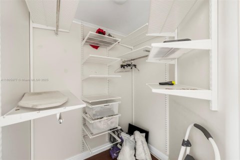 Condominio en venta en Hallandale Beach, Florida, 1 dormitorio, 85.47 m2 № 1864969 - foto 21