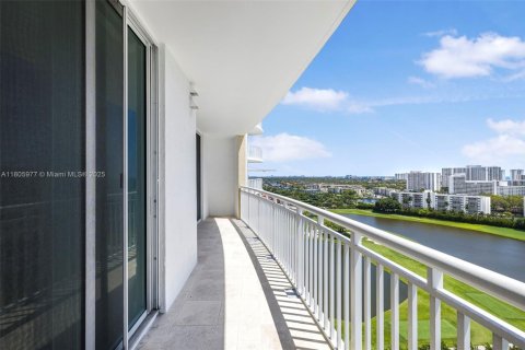 Condominio en venta en Hallandale Beach, Florida, 1 dormitorio, 85.47 m2 № 1864969 - foto 2
