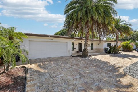 Casa en venta en Miami, Florida, 4 dormitorios, 201.69 m2 № 2028366 - foto 3