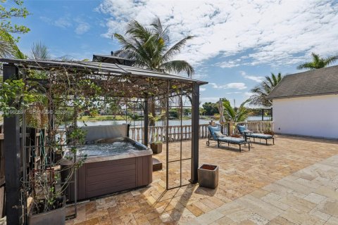Casa en venta en Miami, Florida, 4 dormitorios, 201.69 m2 № 2028366 - foto 8