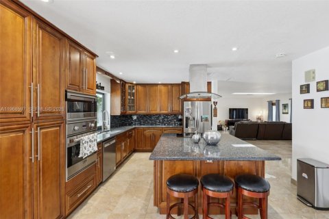 Casa en venta en Miami, Florida, 4 dormitorios, 201.69 m2 № 2028366 - foto 24