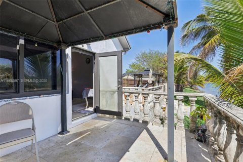 Casa en venta en Miami, Florida, 4 dormitorios, 201.69 m2 № 2028366 - foto 19