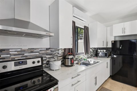 Casa en venta en Miami, Florida, 4 dormitorios, 201.69 m2 № 2028366 - foto 27