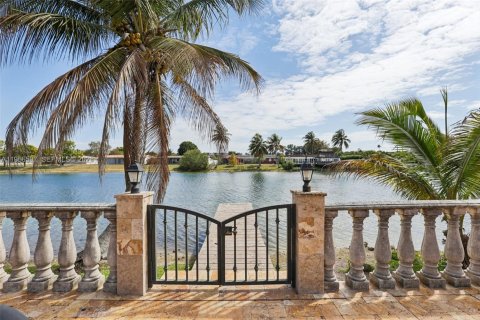 Casa en Miami, Florida 4 dormitorios, 201.69 m2 № 2028366