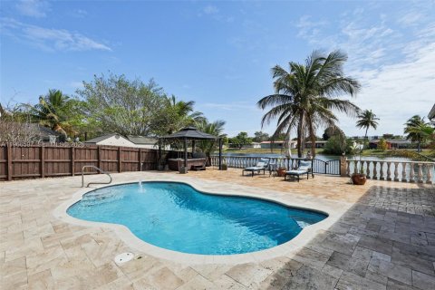 Casa en venta en Miami, Florida, 4 dormitorios, 201.69 m2 № 2028366 - foto 9