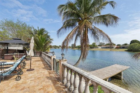 Casa en venta en Miami, Florida, 4 dormitorios, 201.69 m2 № 2028366 - foto 6