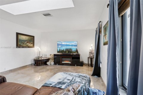Casa en venta en Miami, Florida, 4 dormitorios, 201.69 m2 № 2028366 - foto 30