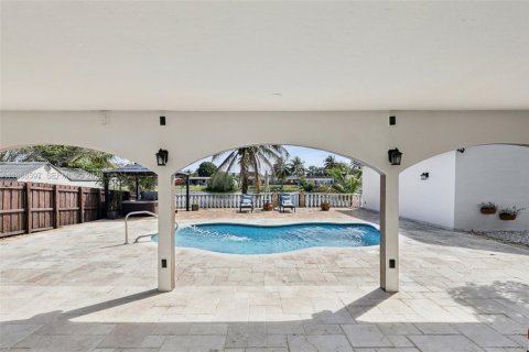 Casa en venta en Miami, Florida, 4 dormitorios, 201.69 m2 № 2028366 - foto 13