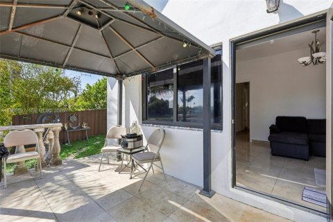 Casa en venta en Miami, Florida, 4 dormitorios, 201.69 m2 № 2028366 - foto 20