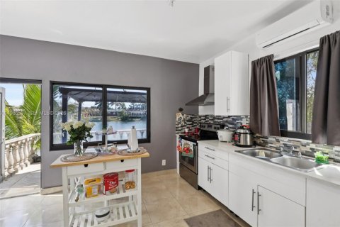 Casa en venta en Miami, Florida, 4 dormitorios, 201.69 m2 № 2028366 - foto 28