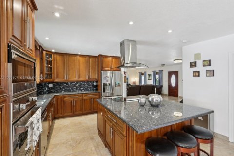 Casa en venta en Miami, Florida, 4 dormitorios, 201.69 m2 № 2028366 - foto 25