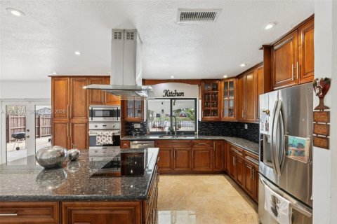 Casa en venta en Miami, Florida, 4 dormitorios, 201.69 m2 № 2028366 - foto 22