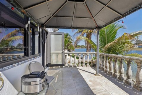 Casa en venta en Miami, Florida, 4 dormitorios, 201.69 m2 № 2028366 - foto 17
