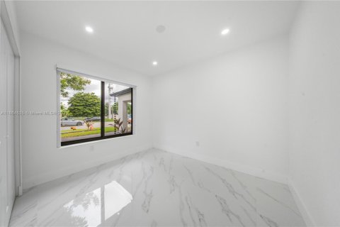 Villa ou maison à vendre à Miami, Floride: 4 chambres, 182.55 m2 № 1980873 - photo 18