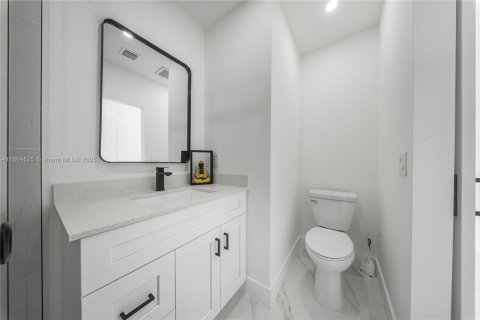 Villa ou maison à vendre à Miami, Floride: 4 chambres, 182.55 m2 № 1980873 - photo 10