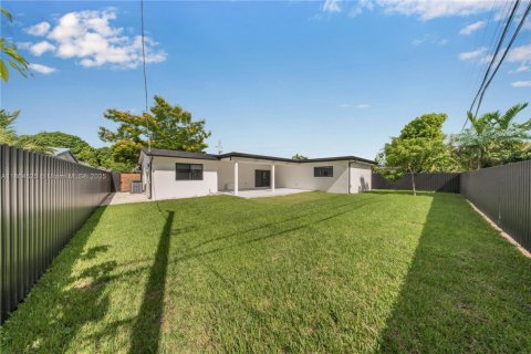 Villa ou maison à vendre à Miami, Floride: 4 chambres, 182.55 m2 № 1980873 - photo 30