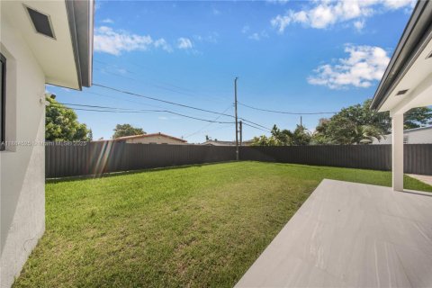 Villa ou maison à vendre à Miami, Floride: 4 chambres, 182.55 m2 № 1980873 - photo 28