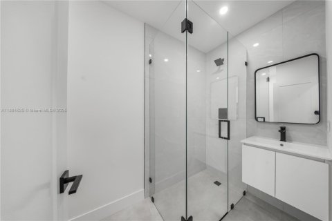 Villa ou maison à vendre à Miami, Floride: 4 chambres, 182.55 m2 № 1980873 - photo 8