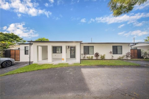 Villa ou maison à Miami, Floride 4 chambres, 182.55 m2 № 1980873