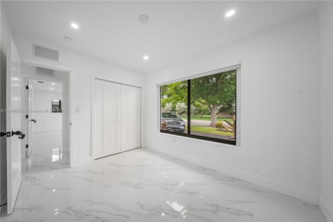 Villa ou maison à vendre à Miami, Floride: 4 chambres, 182.55 m2 № 1980873 - photo 15