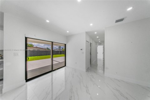Villa ou maison à vendre à Miami, Floride: 4 chambres, 182.55 m2 № 1980873 - photo 7