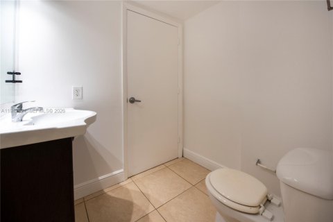 Copropriété à louer à Dania Beach, Floride: 2 chambres, 87.79 m2 № 2000086 - photo 13