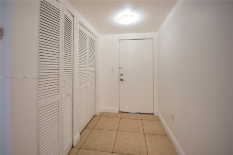 Copropriété à louer à Dania Beach, Floride: 2 chambres, 87.79 m2 № 2000086 - photo 5