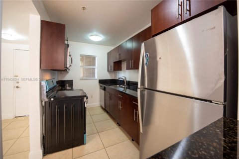 Copropriété à louer à Dania Beach, Floride: 2 chambres, 87.79 m2 № 2000086 - photo 2