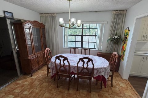 House in Dania Beach, Florida 4 bedrooms, 159.42 sq.m. № 2381424 - photo 5