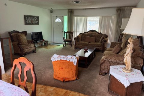 House in Dania Beach, Florida 4 bedrooms, 159.42 sq.m. № 2381424 - photo 4
