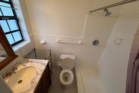 House in Dania Beach, Florida 4 bedrooms, 159.42 sq.m. № 2381424 - photo 12