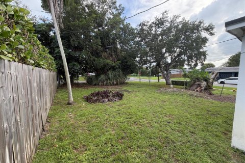 House in Dania Beach, Florida 4 bedrooms, 159.42 sq.m. № 2381424 - photo 30