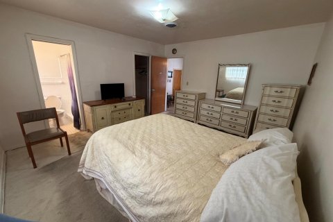 House in Dania Beach, Florida 4 bedrooms, 159.42 sq.m. № 2381424 - photo 17