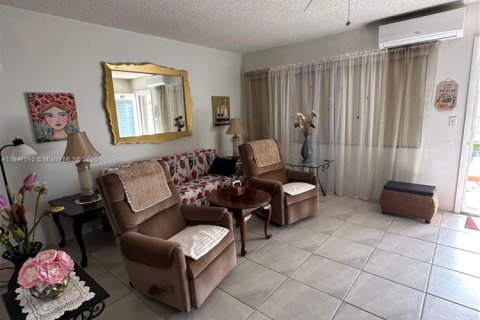 Condominio en Hallandale Beach, Florida, 1 dormitorio  № 2077077