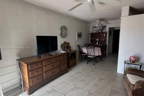 Condominio en venta en Hallandale Beach, Florida, 1 dormitorio, 58.06 m2 № 2077077 - foto 3