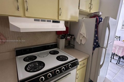 Condominio en venta en Hallandale Beach, Florida, 1 dormitorio, 58.06 m2 № 2077077 - foto 4