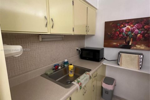 Condominio en venta en Hallandale Beach, Florida, 1 dormitorio, 58.06 m2 № 2077077 - foto 5