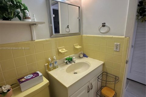 Condominio en venta en Hallandale Beach, Florida, 1 dormitorio, 58.06 m2 № 2077077 - foto 10