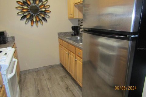 Condominio en alquiler en Daytona Beach, Florida, 2 dormitorios, 80.27 m2 № 1192512 - foto 4