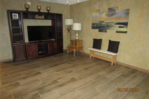 Condominio en alquiler en Daytona Beach, Florida, 2 dormitorios, 80.27 m2 № 1192512 - foto 3