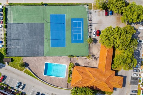 Townhouse in Lauderhill, Florida 3 bedrooms, 147.71 sq.m. № 2013300 - photo 27