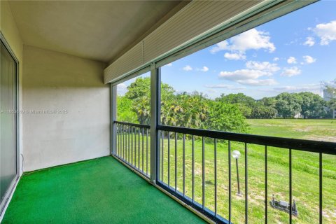 Townhouse in Lauderhill, Florida 3 bedrooms, 147.71 sq.m. № 2013300 - photo 19