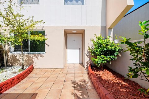 Townhouse in Lauderhill, Florida 3 bedrooms, 147.71 sq.m. № 2013300 - photo 5