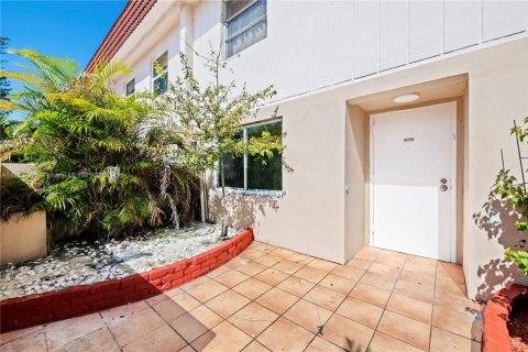 Townhouse in Lauderhill, Florida 3 bedrooms, 147.71 sq.m. № 2013300 - photo 6