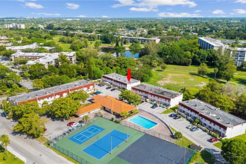 Townhouse in Lauderhill, Florida 3 bedrooms, 147.71 sq.m. № 2013300 - photo 28