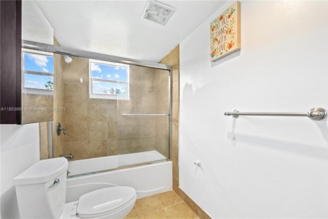 Townhouse in Lauderhill, Florida 3 bedrooms, 147.71 sq.m. № 2013300 - photo 21