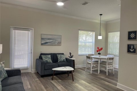 Townhouse in Saint Petersburg, Florida 3 bedrooms, 134.24 sq.m. № 2229935 - photo 21