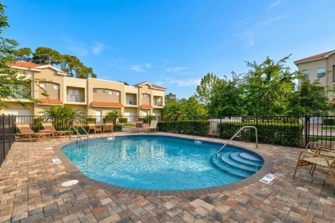 Townhouse in Saint Petersburg, Florida 3 bedrooms, 134.24 sq.m. № 2229935 - photo 2