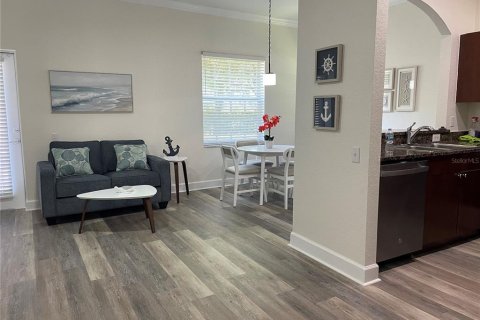 Townhouse in Saint Petersburg, Florida 3 bedrooms, 134.24 sq.m. № 2229935 - photo 12